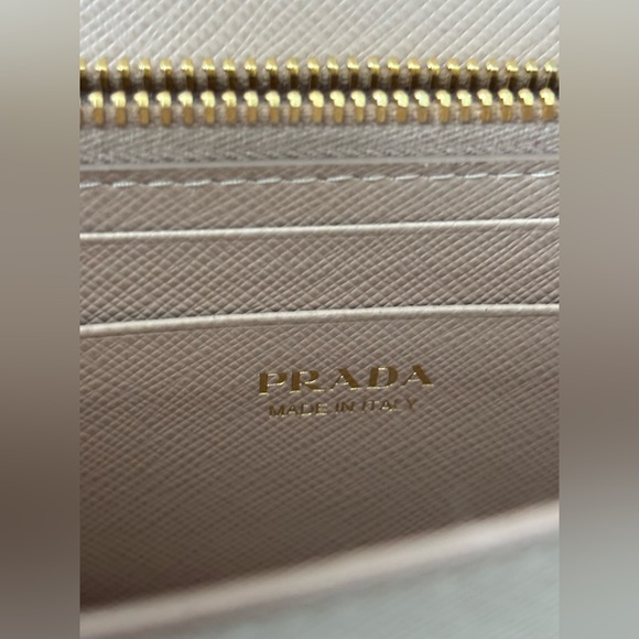 ❌🛑❌Prada 3-Way Clutch. - Picture 11 of 16